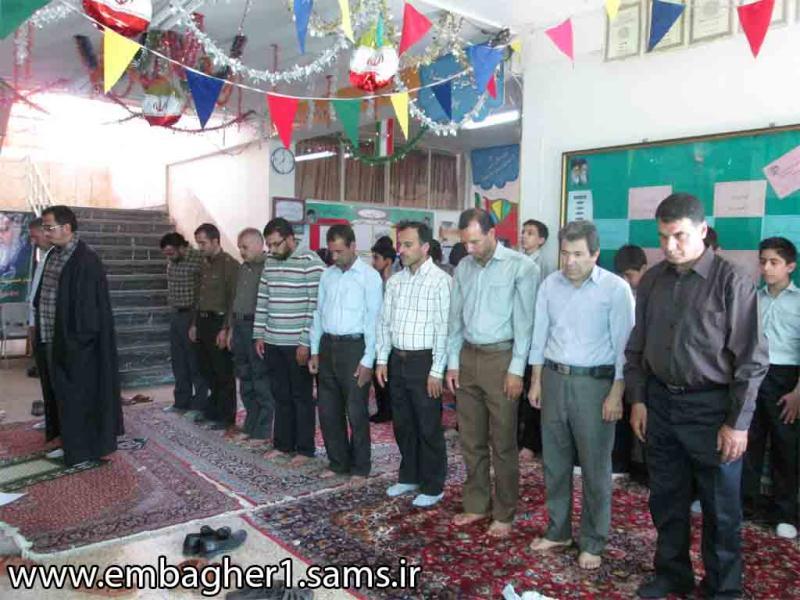 نماز جماعت مدرسه