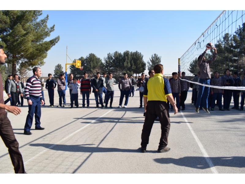 مسابقه والیبال با دبیران