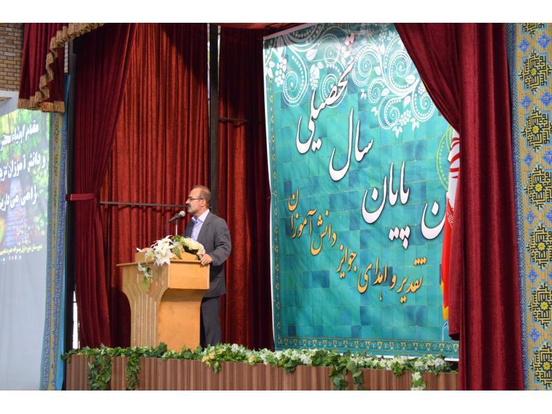 جشن پایان سال تحصیلی 96-95 پایه هفتم (1)