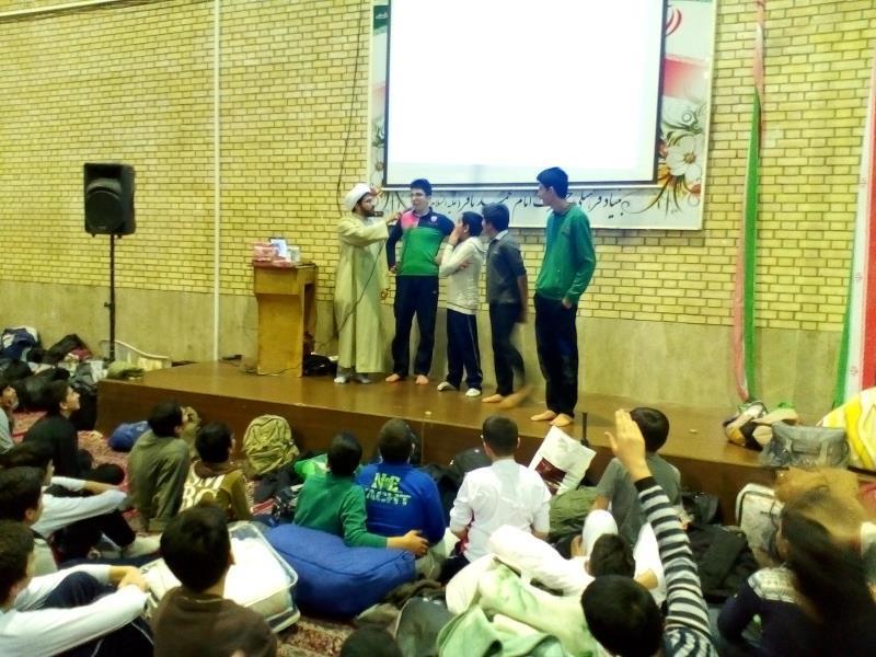 اردوی شبی در مدرسه پایه نهم