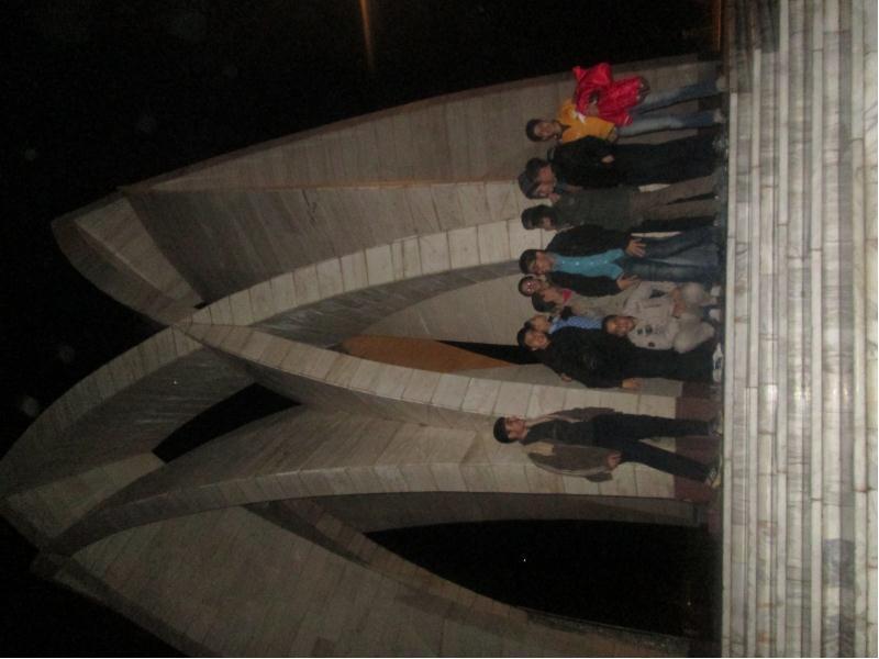 زیارت مزار شهدای گمنام دفاع مقدس استان اراک- ( مدرسه راهنمایی امام محمد باقر )