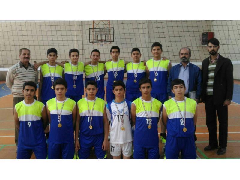 قهرمانی تیم والیبال نوجوانان پسر دبیرستان پسرانه امام محمد باقر شعبه یک را به مدیریت و کادر دبیرستان و مربی زحمتکش تیم و خانواده های محترم دانش آموزان دبیرستان تبریک عرض می نمائیم.