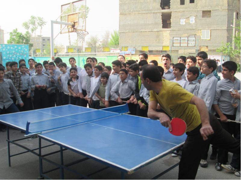مسابقه پینگ پنگ دبیران و دانش آموزان